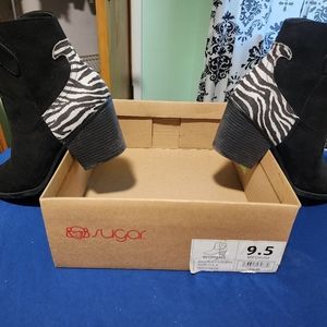 Sugar heeled boots, zebra style.